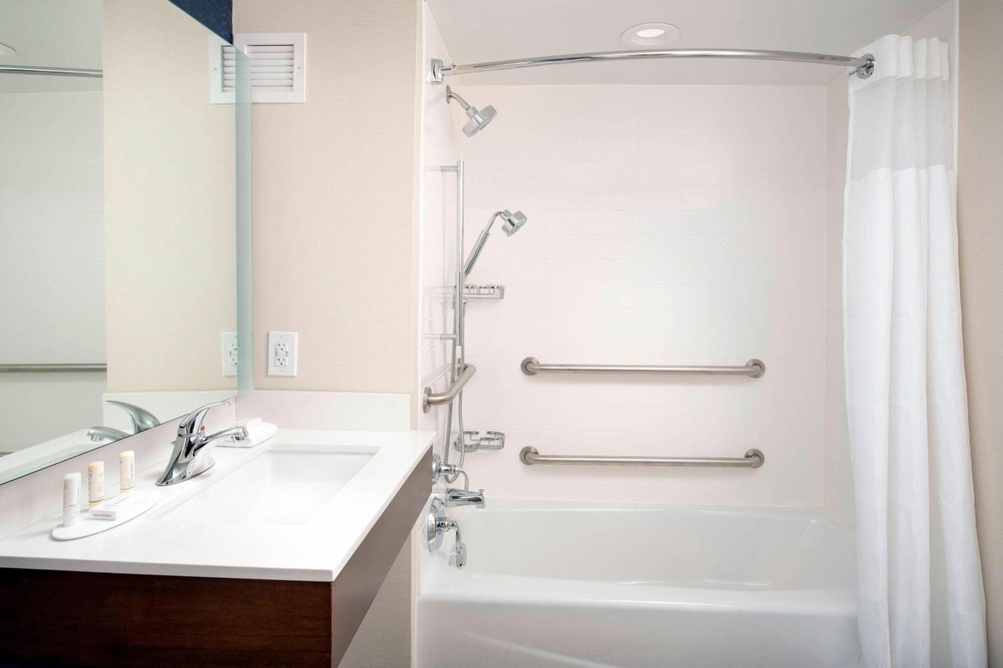 Fairfield Inn & Suites By Marriott Alexandria West/Mark Center Extérieur photo