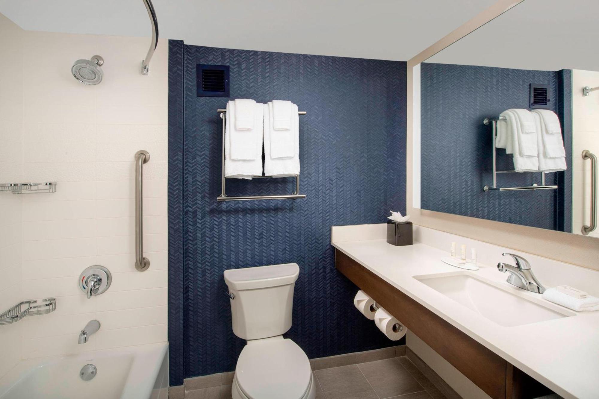 Fairfield Inn & Suites By Marriott Alexandria West/Mark Center Extérieur photo