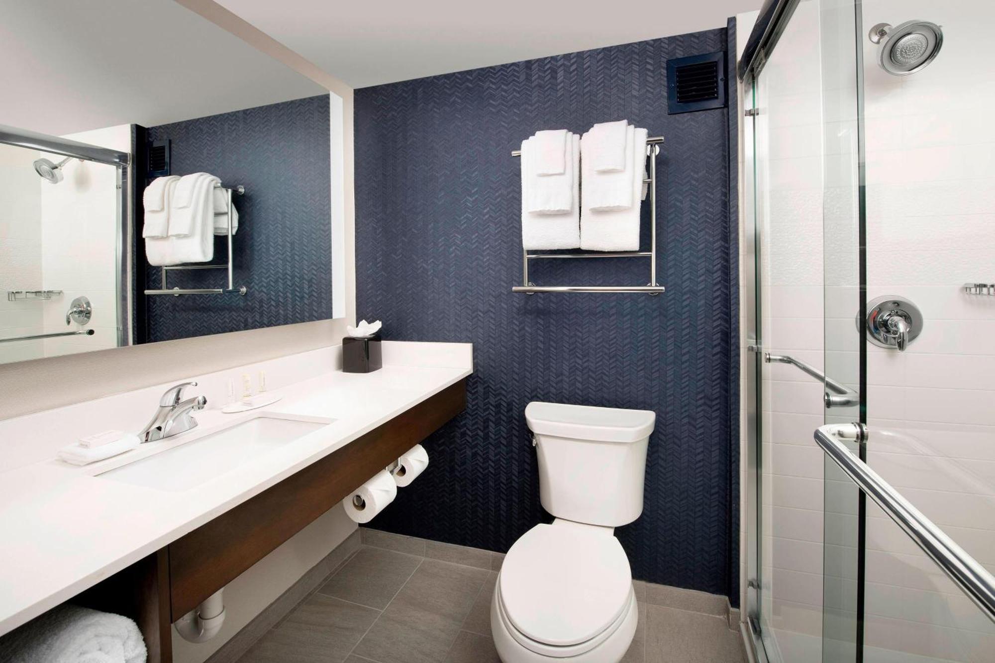 Fairfield Inn & Suites By Marriott Alexandria West/Mark Center Extérieur photo