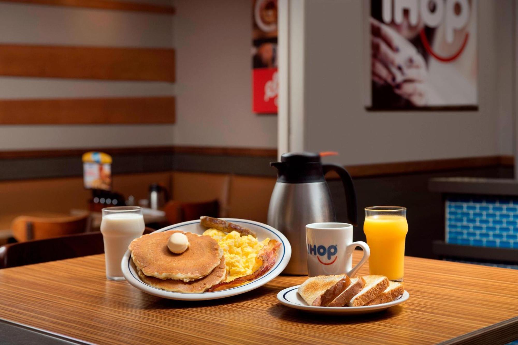 Fairfield Inn & Suites By Marriott Alexandria West/Mark Center Extérieur photo